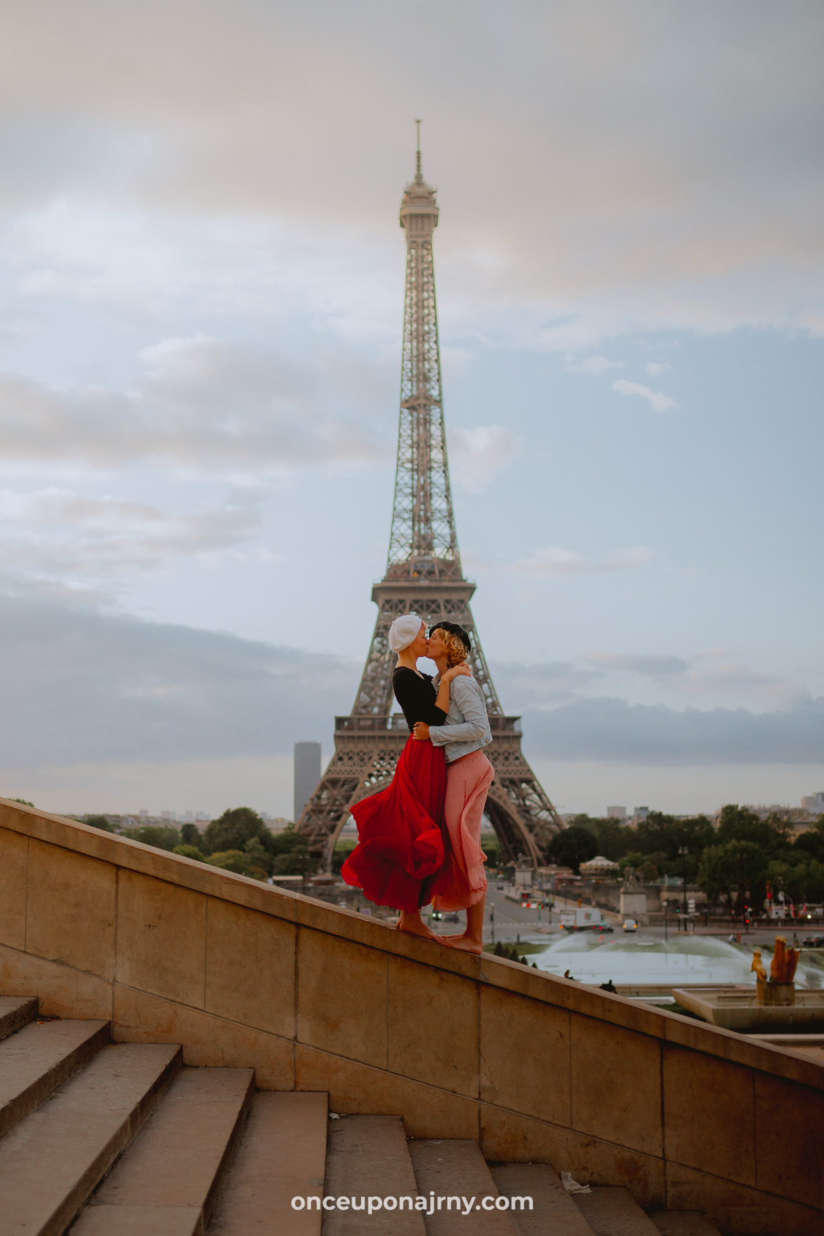 Trocadero Paris, Eiffel Tower lesbian couple